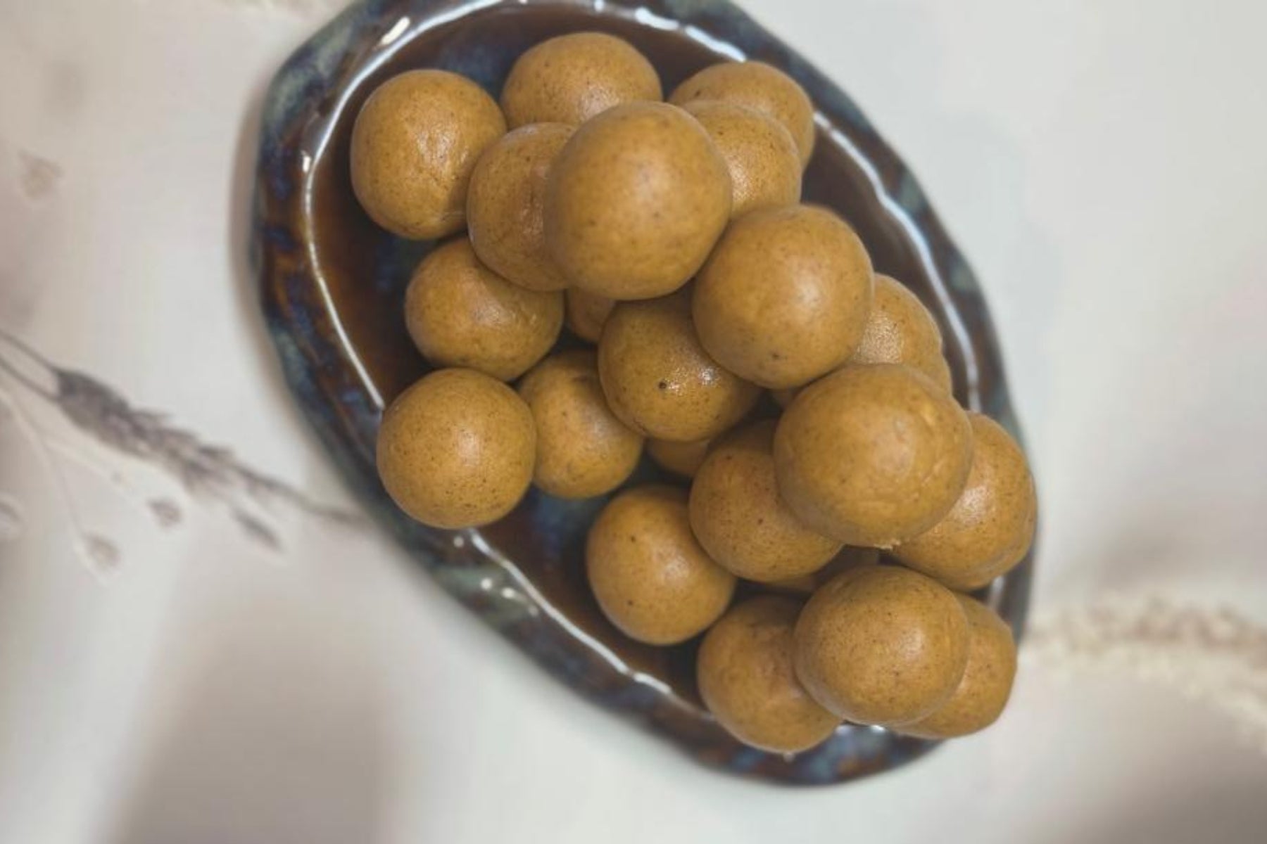 Desi Ghee Besan Laddu