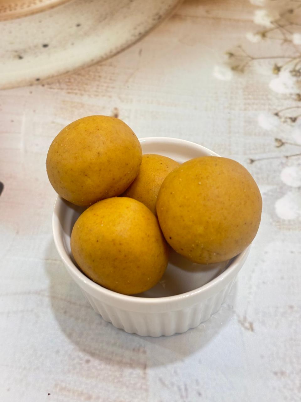 Desi Ghee Besan Laddu